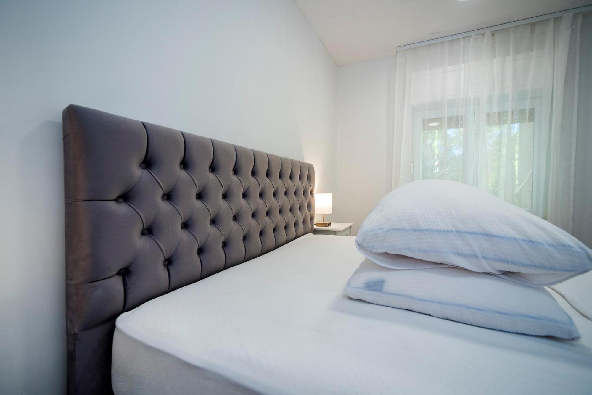 M&M Pelivan Apartments Солин Экстерьер фото