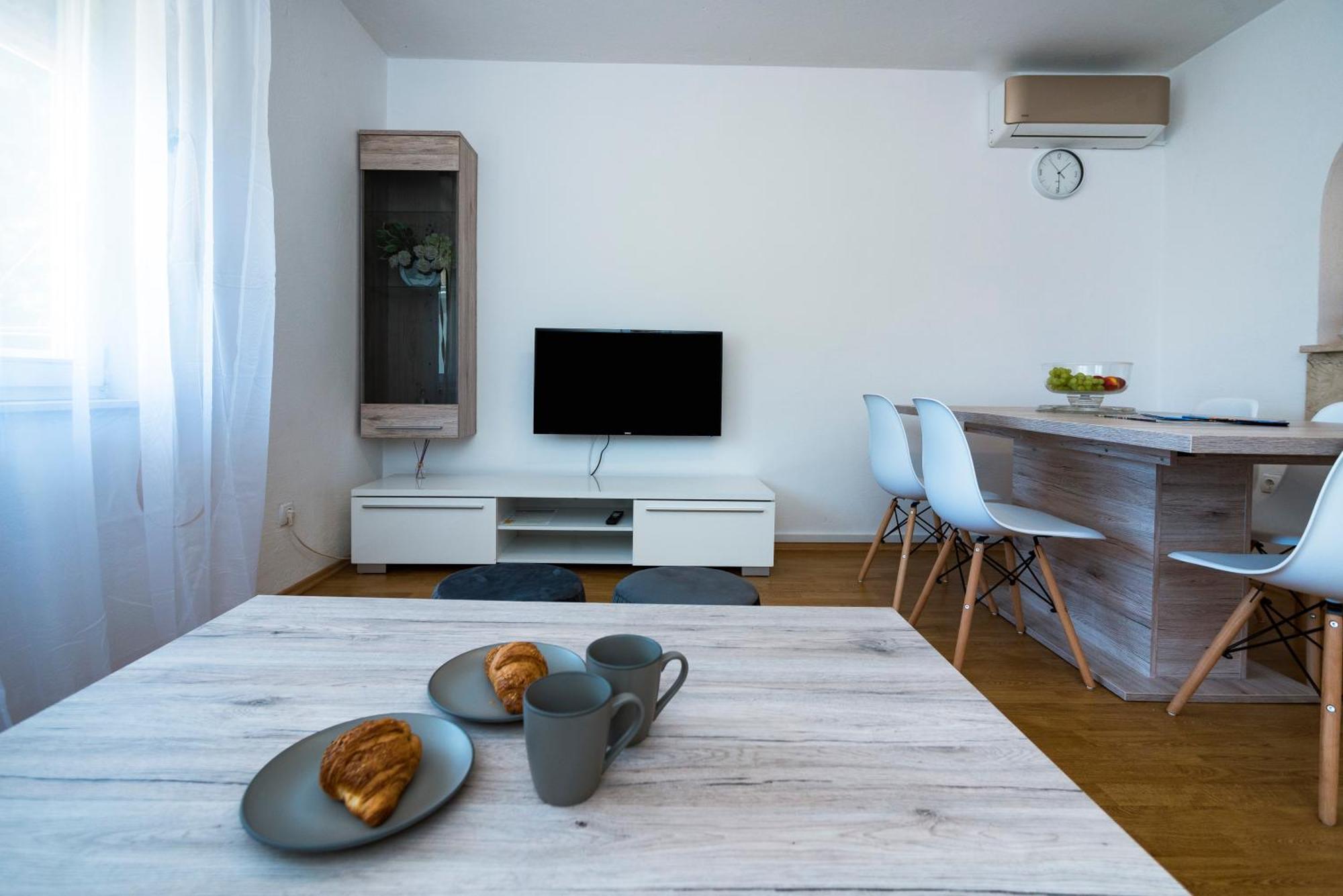 M&M Pelivan Apartments Солин Экстерьер фото